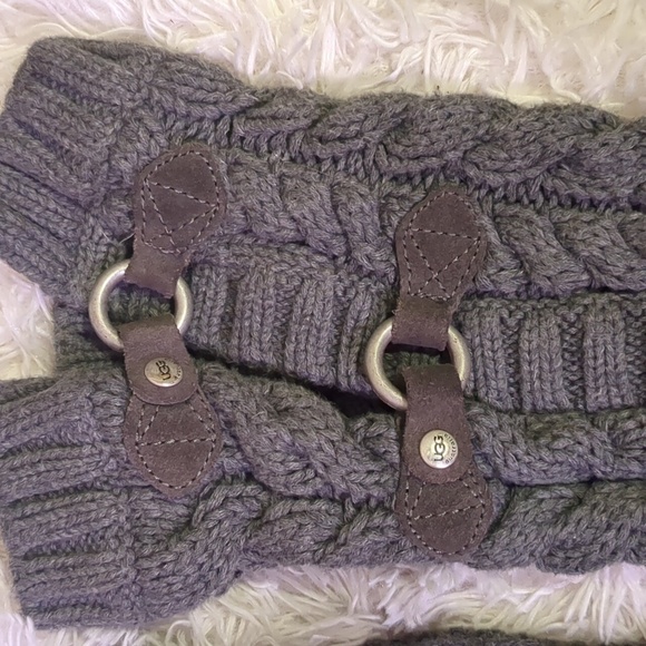 UGGS GRAY SWEATER WITH SILVER BUCKLES SIZE 9 - Picture 2 of 12